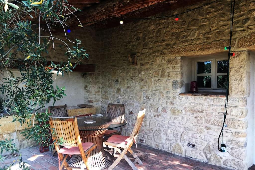 Gite Des Amis Domaine De Mas Caron Caromb Exterior foto